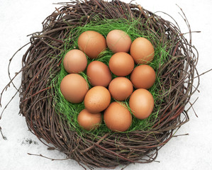 Ostern, Osternest im Schnee 