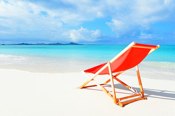 沖縄の美しいビーチと爽やかな空