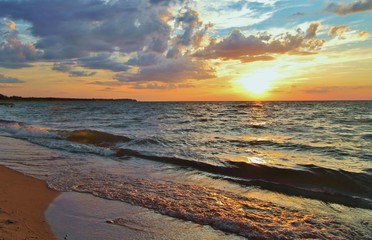Obraz premium Michigan Sunset Beach. The sunset on the sandy beaches of Lake Huron. Port Austin, Michigan.