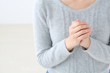 願い・若い女性