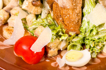 Grilled meat salad with tomatoes.