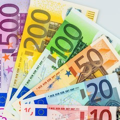 Viele verschiedene Euro-Geldscheine