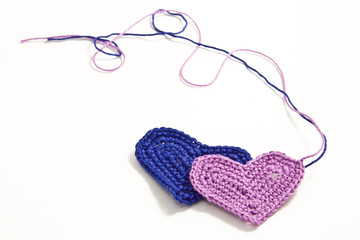 Crochet little hearts with interwoven threads