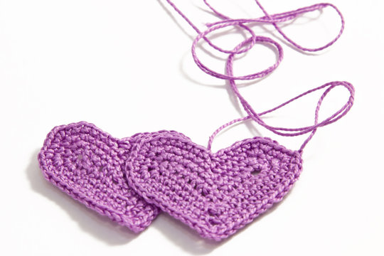 Crochet little hearts with interwoven threads