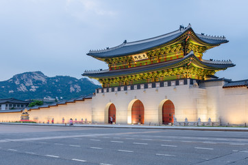 Gyeongbokgung palace at night in Seoul, South Korea - 100618432