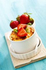 Cottage cheese bake with fresh berries