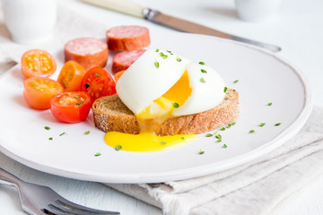 Poached egg on wholegrain bread