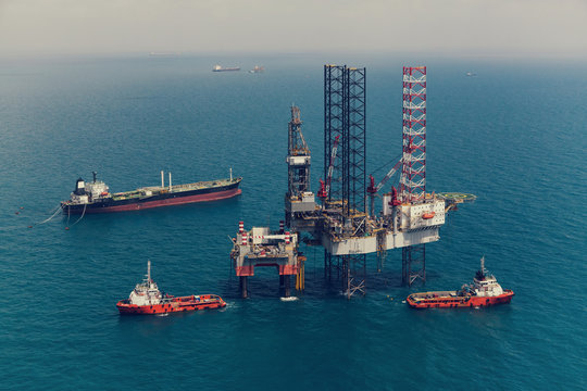 Offshore oil rig drilling platform(color tone)