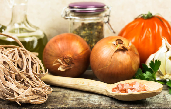 spelt tagliatelle and pibk himalayan salt with sauce ingredients
