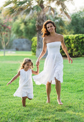 Naklejka premium Mother and daughter are resting in the country side.