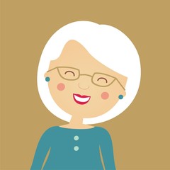 Mujer anciana con el pelo blanco sonriendo