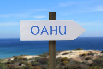 Fototapeten Oahu sign with seashore in the background © chrupka