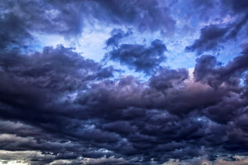 Obraz premium Dark sky with gloomy storm clouds