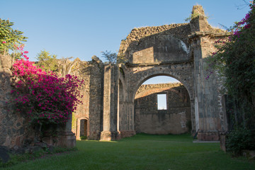 Fototapeta na wymiar Antiguo templo inconcluso de la Preciosa Sangre Mascota Jalisco.