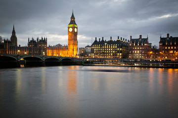 Fototapeta premium Big Ben Clock Tower and Parliament house at city of westminster,