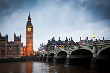Fototapeta premium Big Ben Clock Tower and Parliament house at city of westminster,