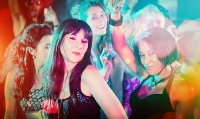Obraz na płótnie Canvas Menge beim Tanzen auf Party im Club oder Disco