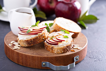 Small crostini with ricotta and apple