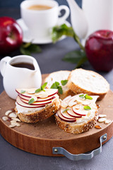 Small crostini with ricotta and apple