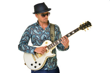 Obraz premium Image d'un guitariste sur fond blanc