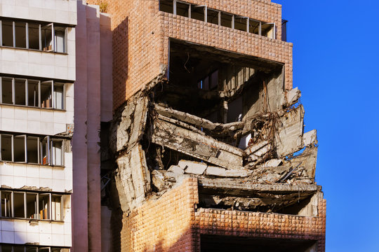 Ruins Of Ministry Of Defense Building From NATO Bombing - Belgra