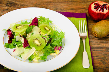 Salad Mix Batavian, Frise, Radicchio, Chicory, Kiwi