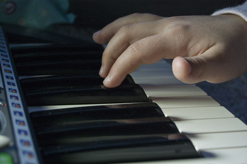 child learn play piano