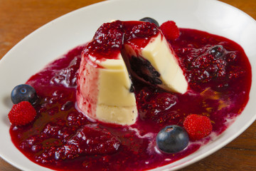 Flam with red fruits