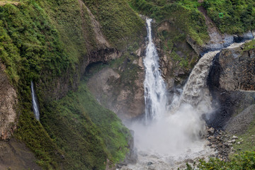 Fototapeta na wymiar Agoyan falls on river Pastaza in Ecuador