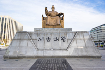 Obraz premium Statue of Sejong the Great King in Seoul, South Korea.
