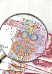 人民元とルーペ