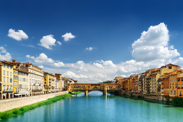 Fototapeta premium Medieval bridge Ponte Vecchio and the Arno River in Florence