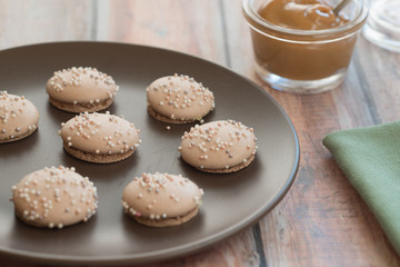 Dulce De Leche Macaron