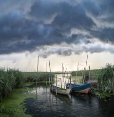 Burza nadciągająca nad przystań rybacką © Mike Mareen