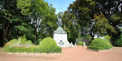 Le Cateau-Cambrésis (France) / Monument aux morts (Parc Fénelon)