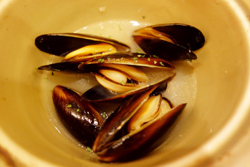 ワイン蒸しムール貝