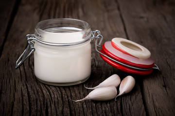 Natural diy garlic yoghurt sauce