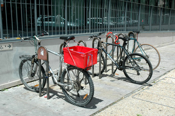 Obraz premium Parc à vélos avec antivol