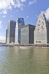 Fototapeta na wymiar Manhattan buildings and East river