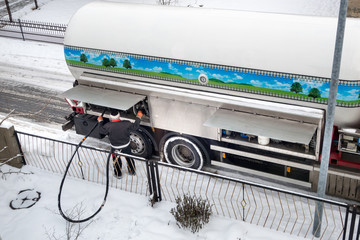 fill gas container from a truck in winter