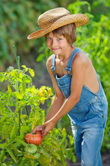 The farmer kid with carrot 
