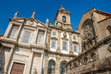 Fototapeta na wymiar Sao Francisco church in downtown Porto.