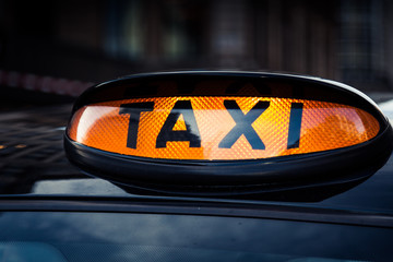 Obraz premium Typical black taxi cab in Central London