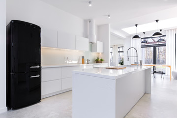 Modern and light kitchen