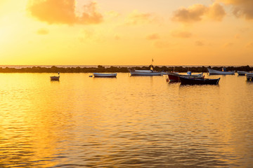 Obraz premium Fishing boats on the sunrise