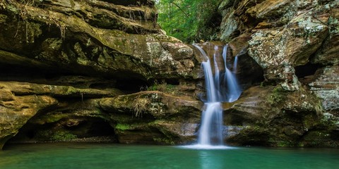 Fototapeta premium Waterfall Lagoon. Waterfall along the Old Mans Cave trail in Hocking Hills State Park. Logan, Ohio.