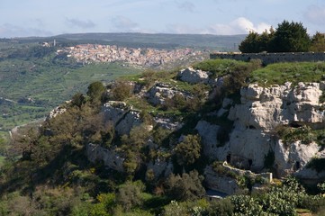 Fototapeta na wymiar Town Buscemi from view point near town Palazzolo Acreide in the eastern Sicily, Italy