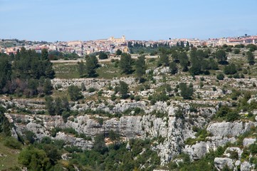 Obraz premium City Sortino from Necropoli Pantalica in the central Sicily, Italy