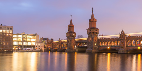 Obraz premium Berlin - Oberbaumbrücke