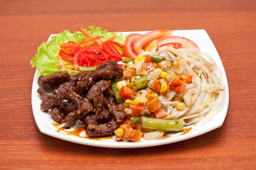 chinese noodles with roasted meat and vegetables